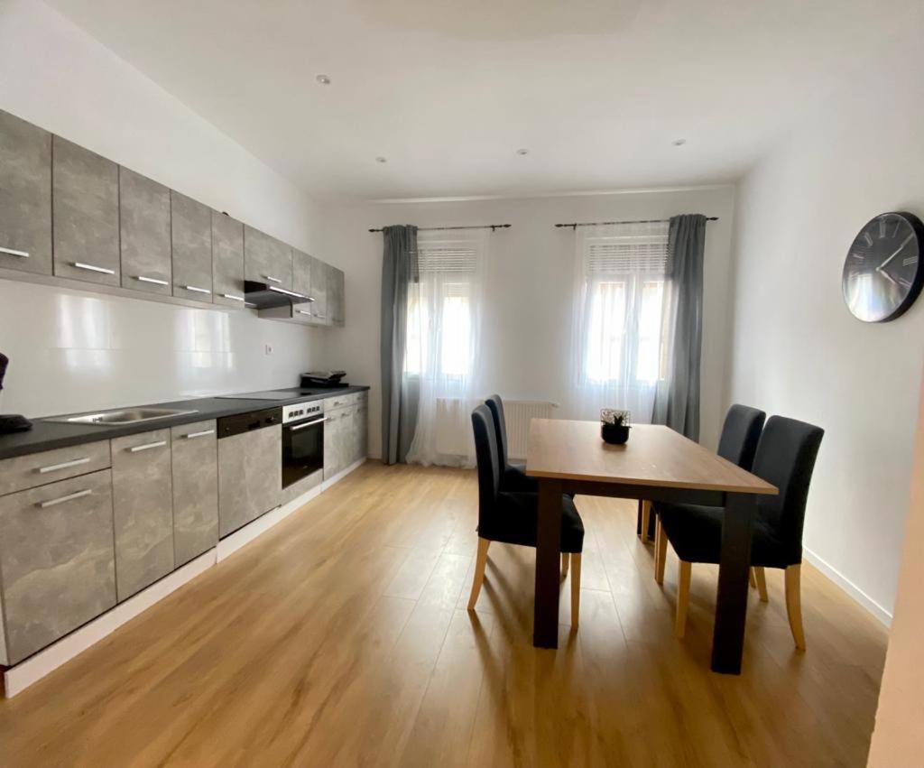 -1-Zentral-Traumwohnung-Rhein オーバーヴェセル エクステリア 写真
